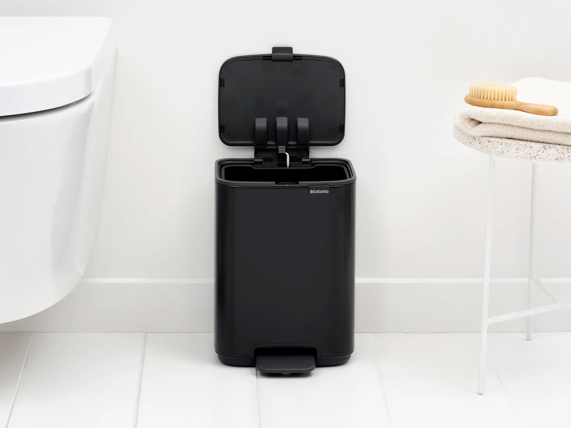 Bo caixote do lixo com pedal 4 L, Preto fosco Brabantia