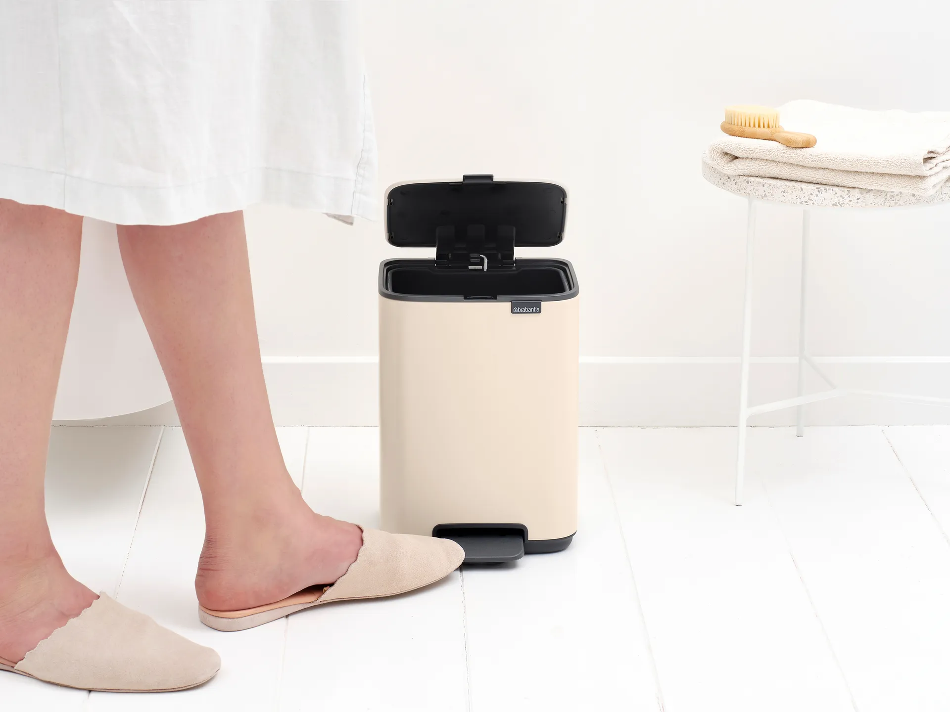 Bo caixote do lixo com pedal 4 L, Soft Bege Brabantia
