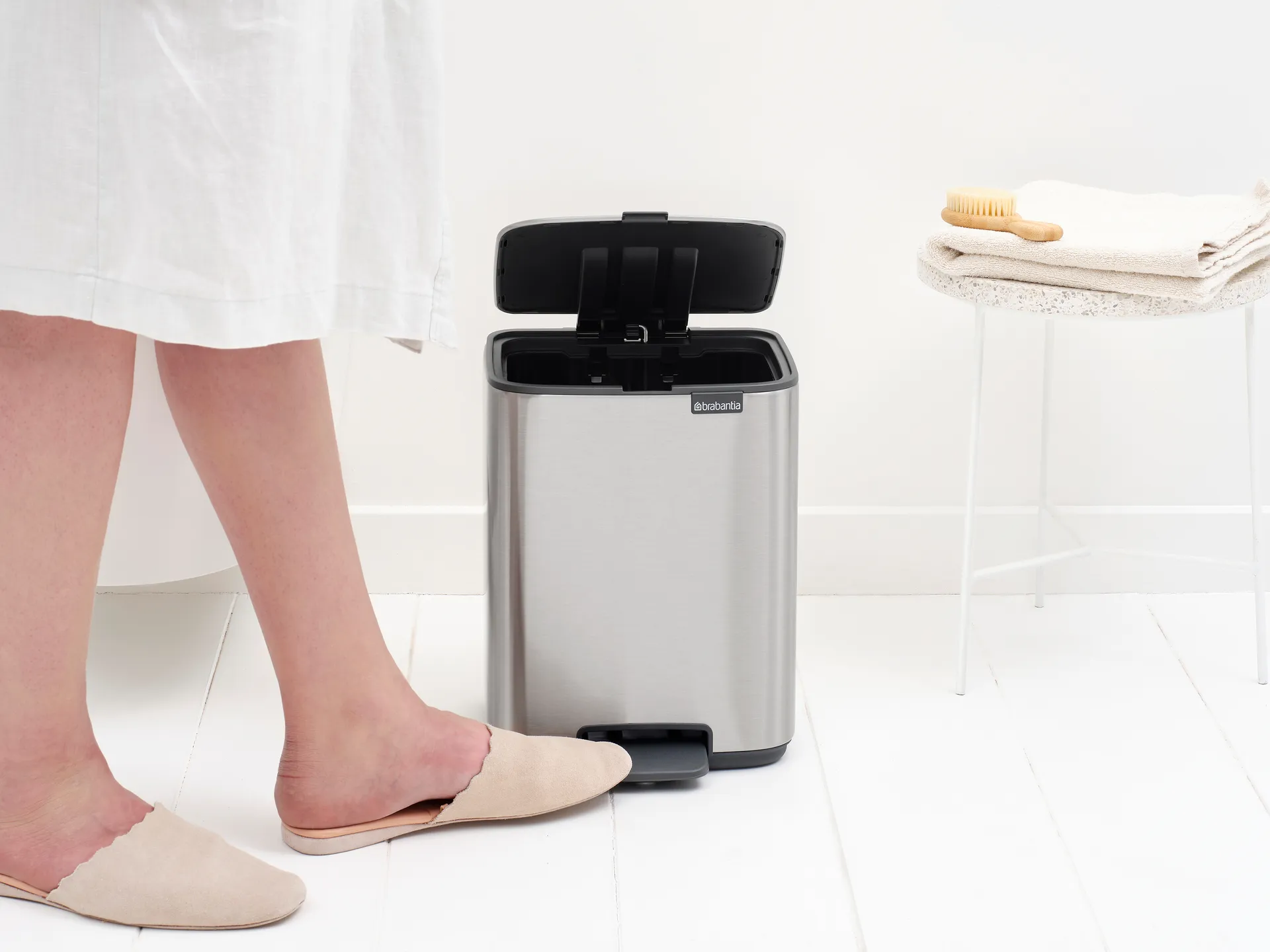 Bo caixote do lixo com pedal 7 L, Aço fosco à prova de impressões digitais Brabantia