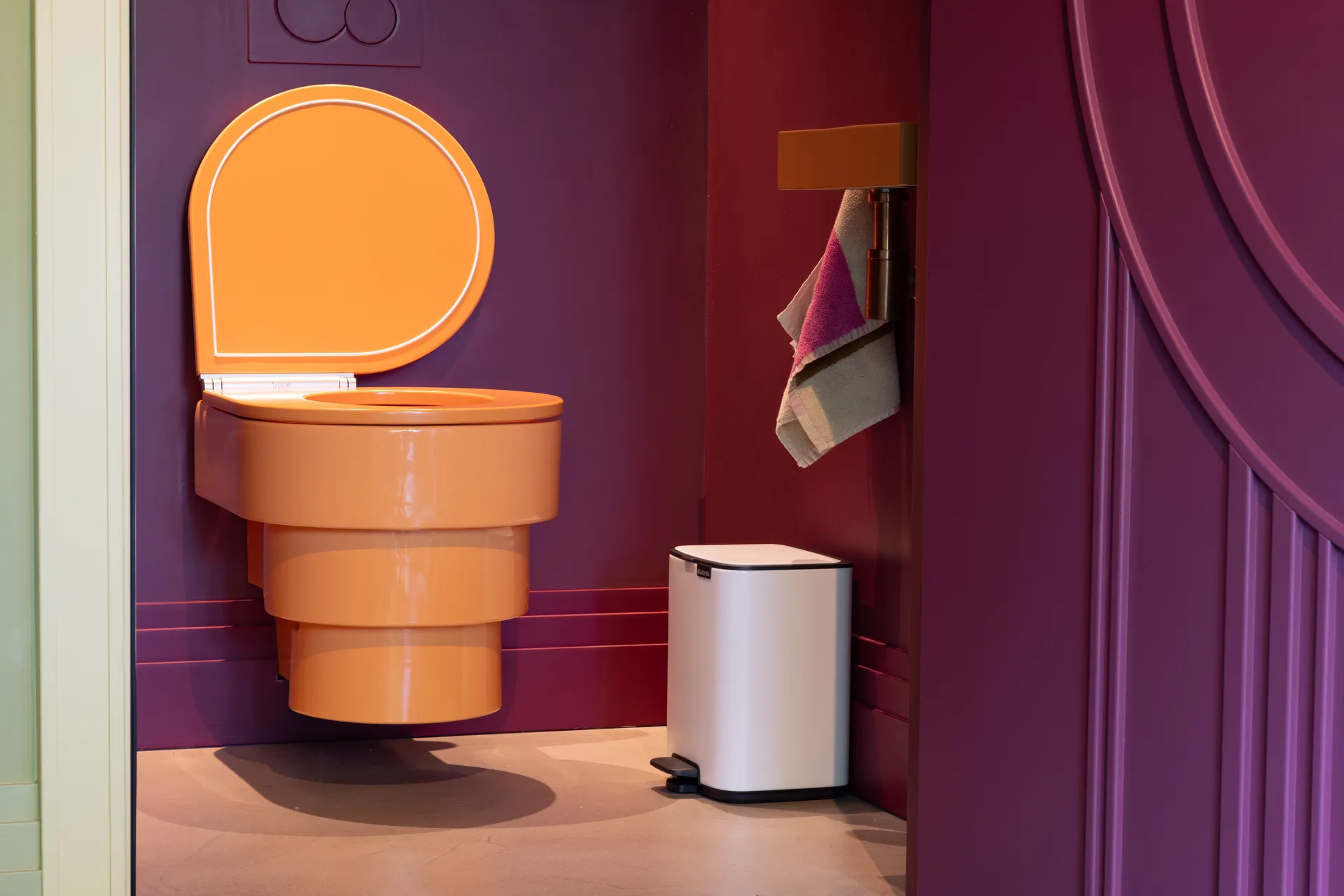 Bo caixote do lixo com pedal 7 L, Branco Brabantia