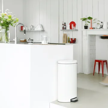 Caixote com pedal FlatBack+ Silencioso 30 litros - branco - Brabantia