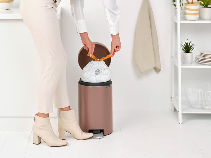 Caixote de pedal New Icon 12 litros, Satin Taupe Brabantia