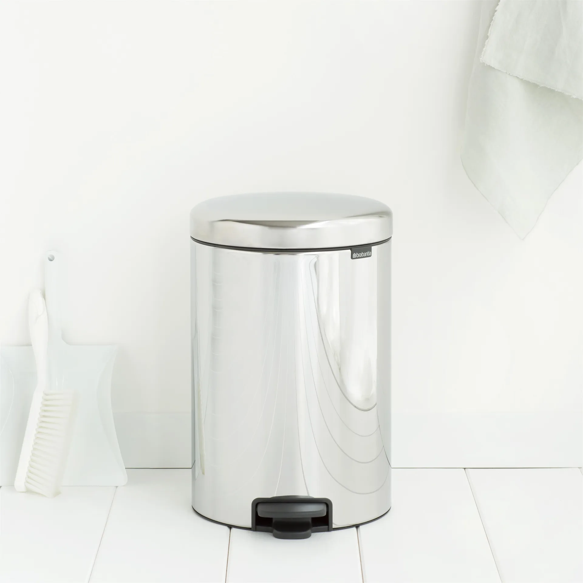 Caixote de pedal New Icon 20 litros, brilliant steel Brabantia
