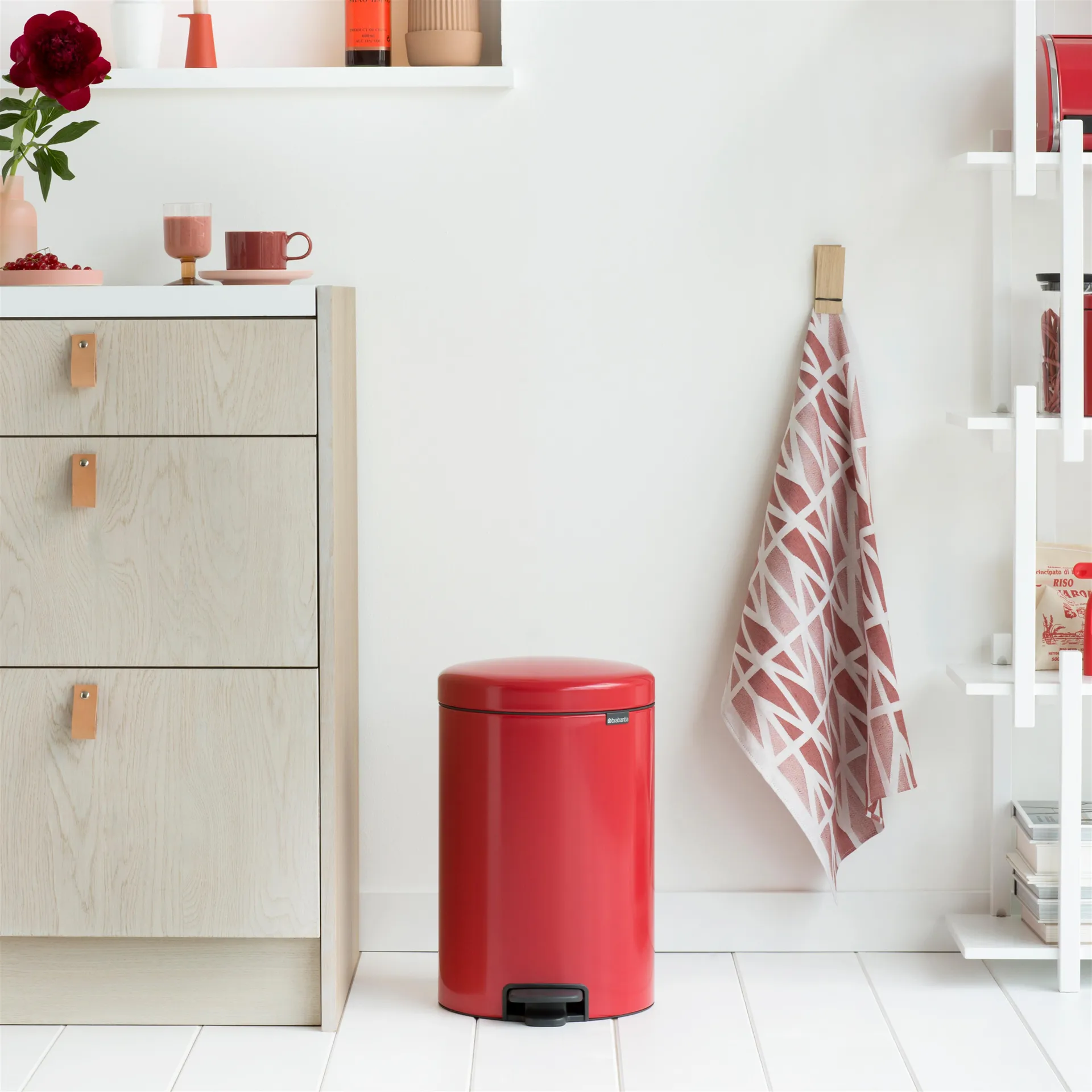 Caixote de pedal New Icon 20 litros, passion red Brabantia