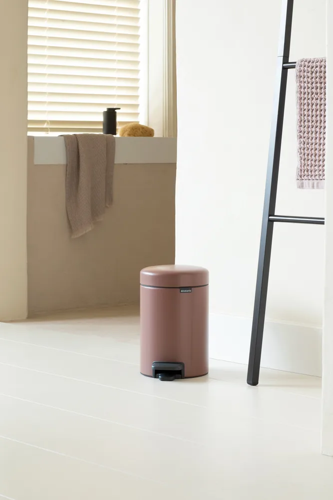 Caixote de pedal New Icon 3 litros, Satin Taupe Brabantia