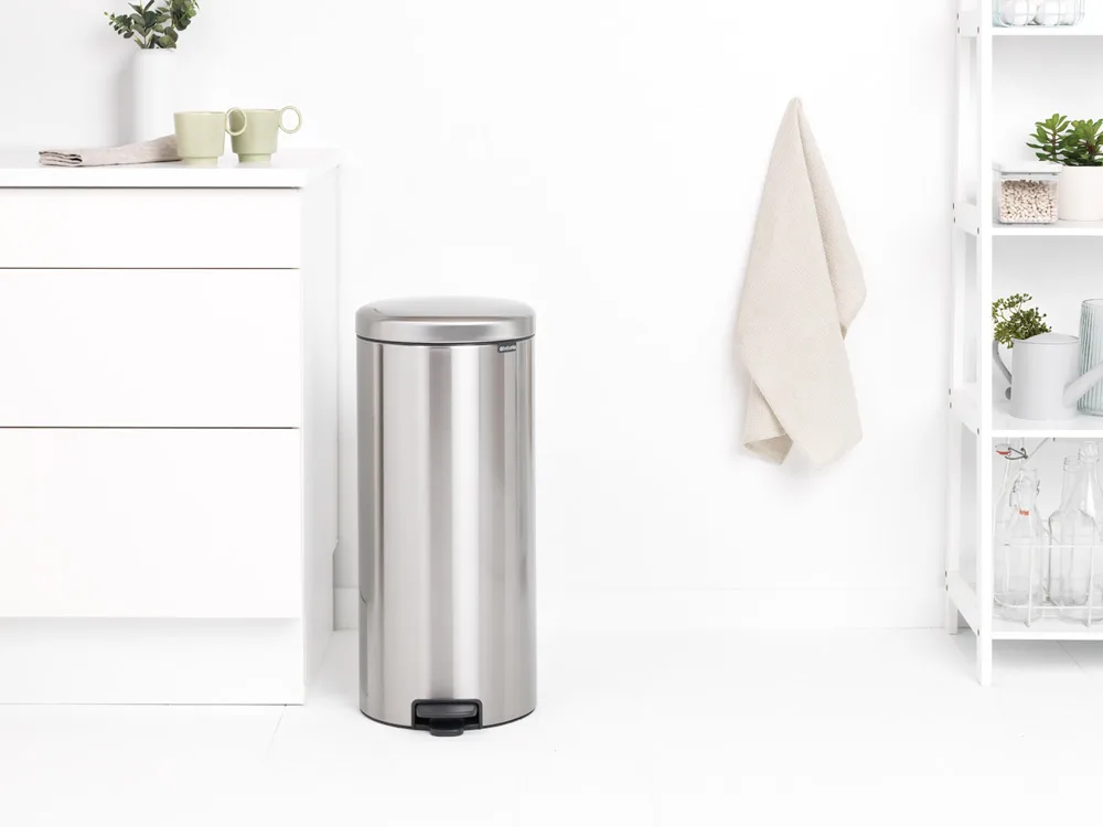 Caixote de pedal New Icon 30 litros, Matt steel fingerprint proof Brabantia