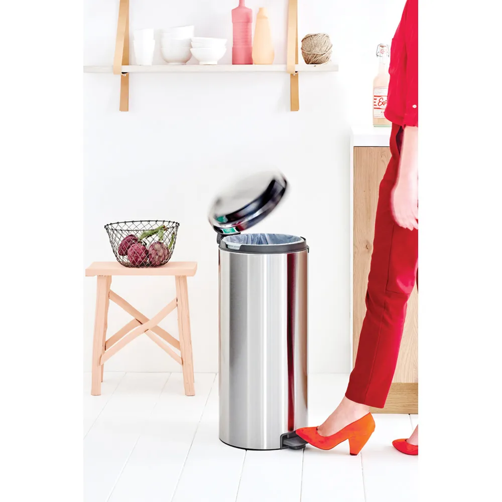 Caixote de pedal New Icon 30 litros, Matt steel fingerprint proof Brabantia