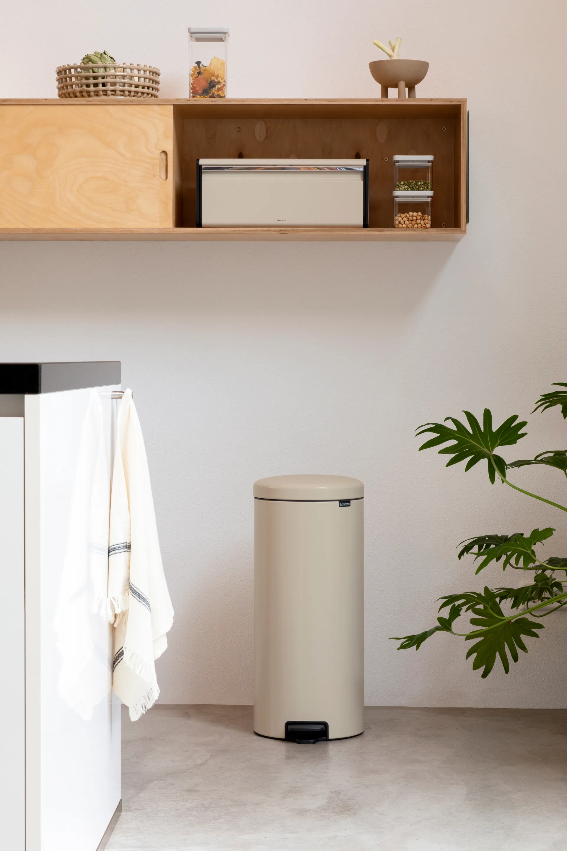 Caixote de pedal New Icon 30 litros, Soft beige Brabantia