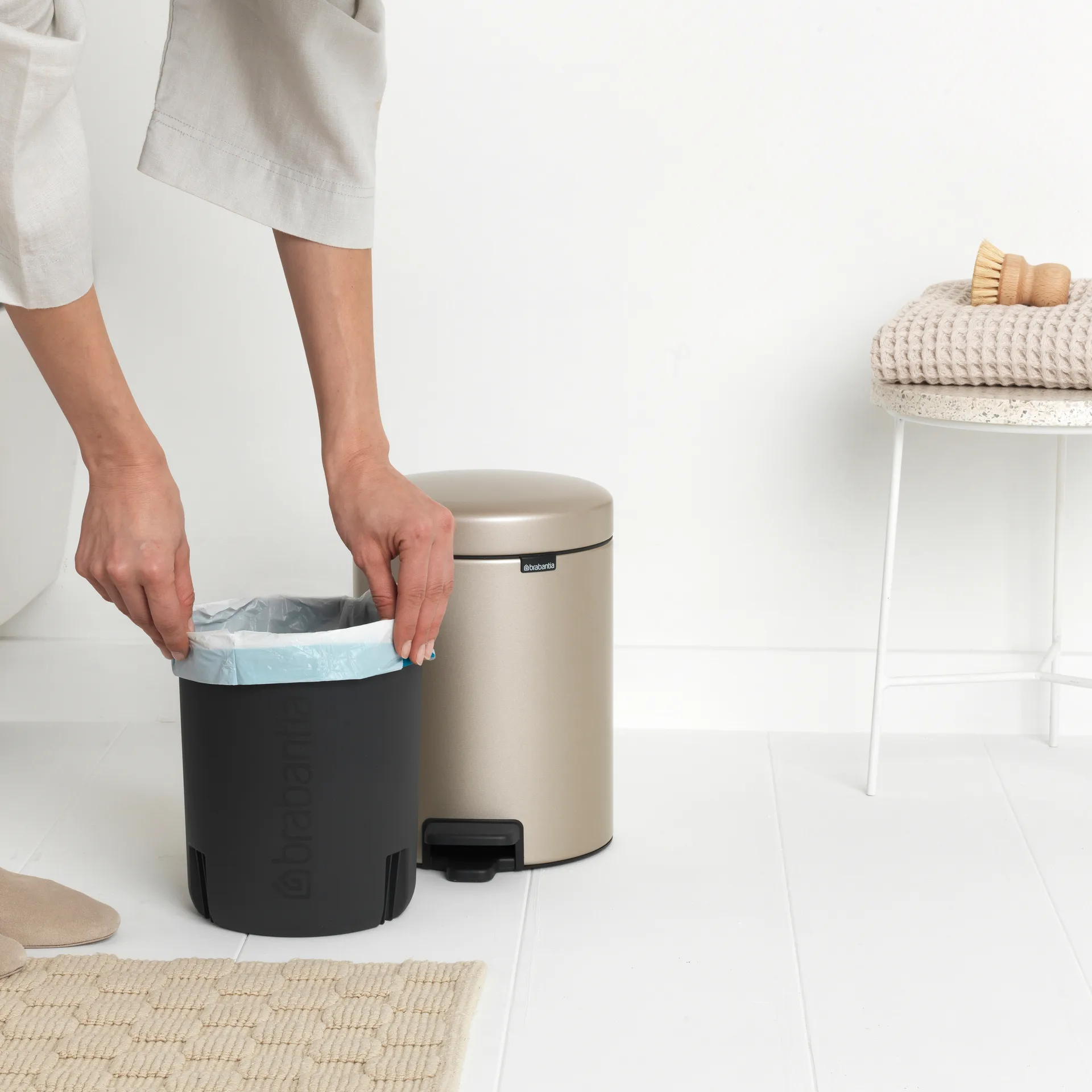 Caixote de pedal New Icon 5 litros, Metallic Gold Brabantia