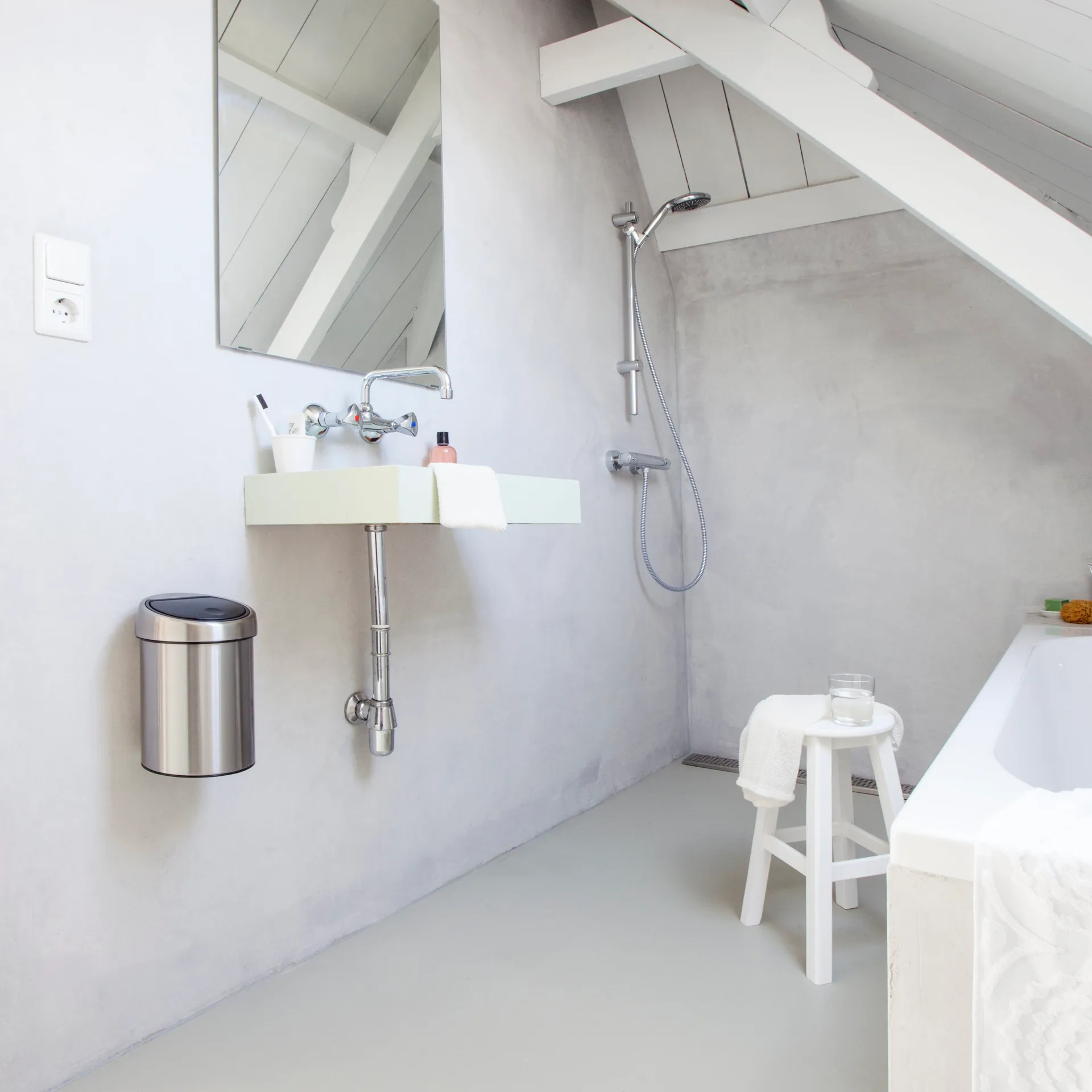 Caixote do lixo de montar na parede Touch Bin 3 litros, aço mate Brabantia