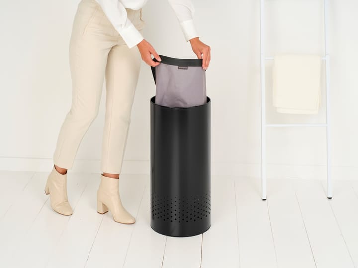 Cesto da roupa Brabantia com tampa de plástico 35 L - Preto fosco - Brabantia