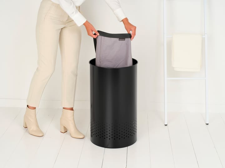 Cesto de roupa Brabantia com tampa de plástico 60 L, Preto mate Brabantia