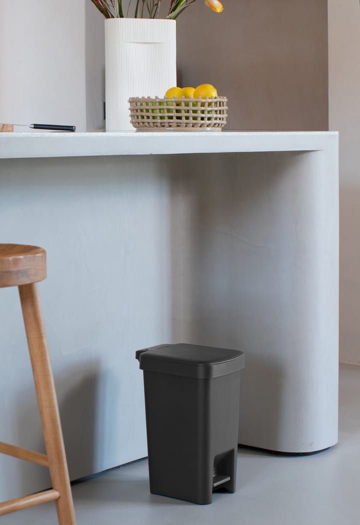 Lixeira pedal 10 L StepUp , Cinzento escuro  Brabantia