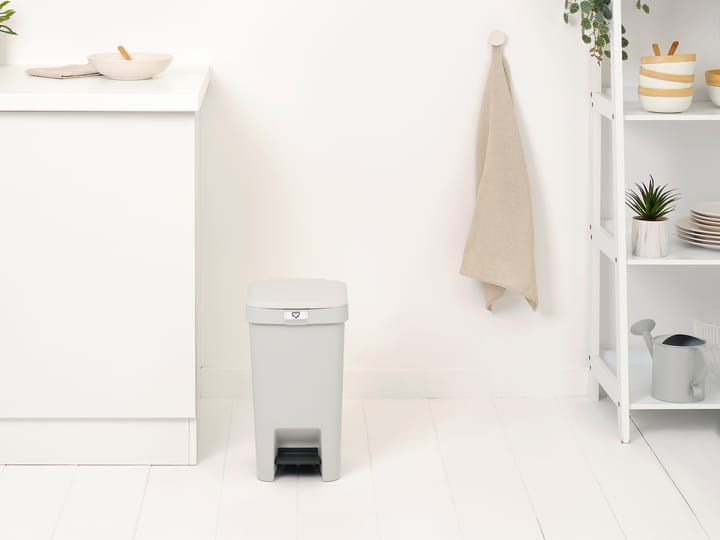 Lixeira pedal 16 L StepUp, Cinzento claro  Brabantia