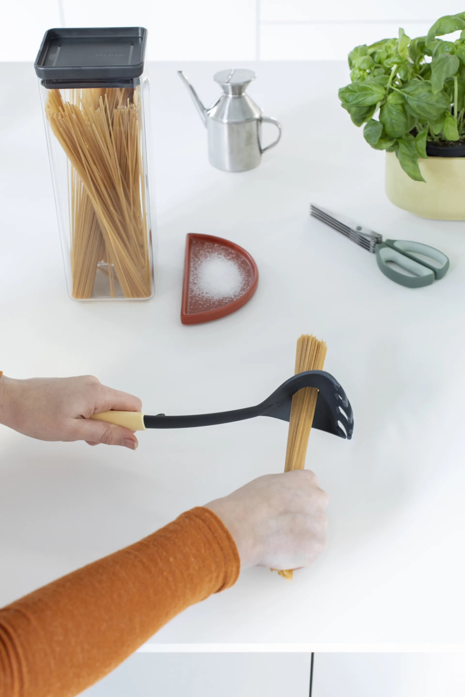 Recipiente com tampa quadrado TASTY+ 2,5 L, Cinza escuro Brabantia