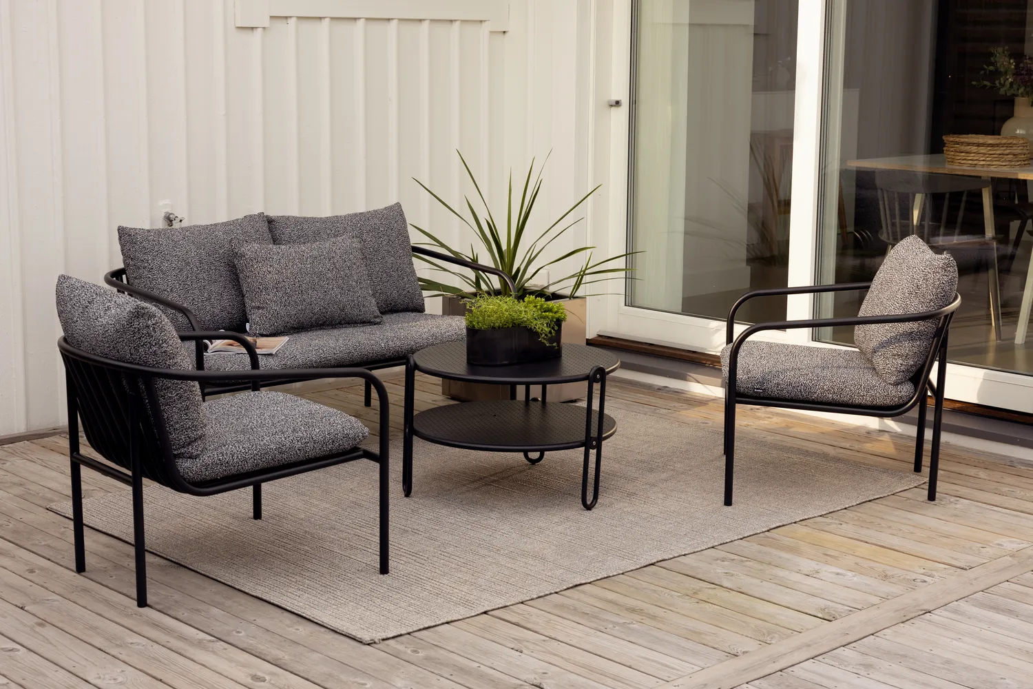 Bendt poltrona, Preto-teddy formiga Brafab