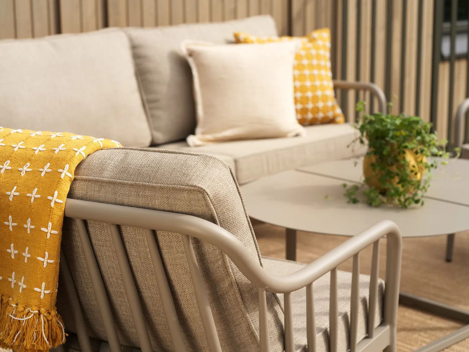 Coleville poltrona, Caquí-bege juta Brafab