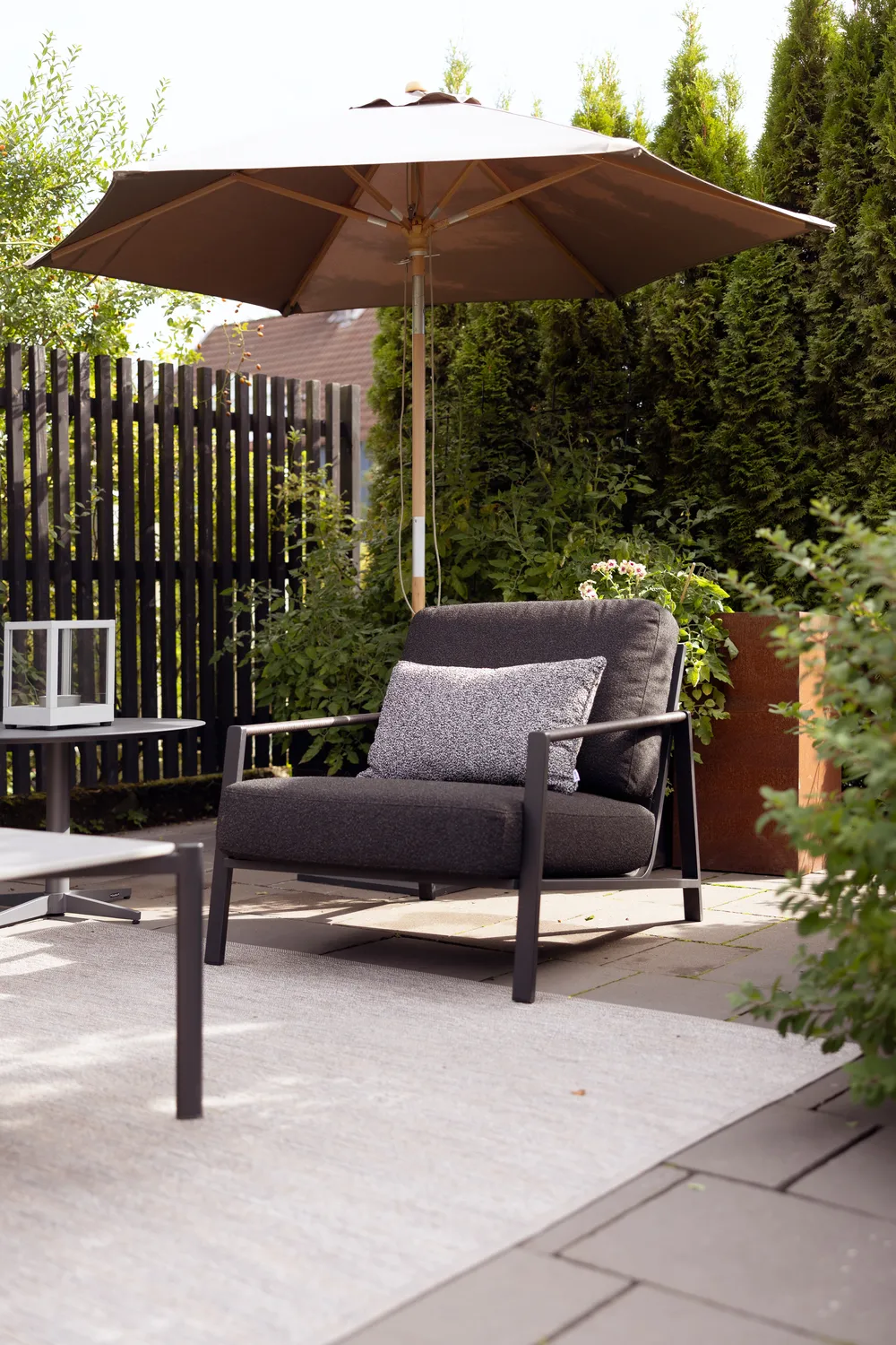 Lyra poltrona, Preto-teddy preto Brafab