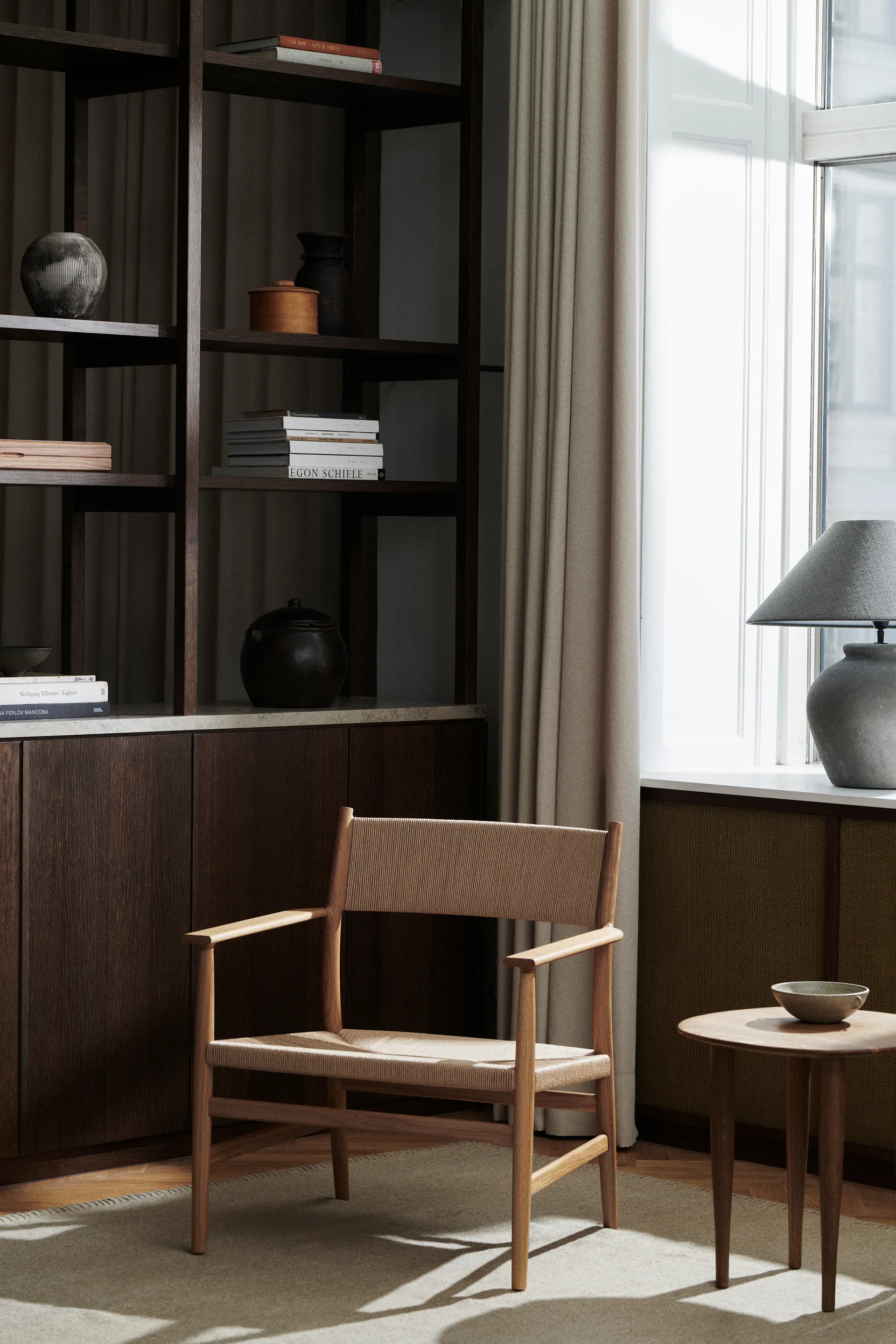 Mesa de apoio Jari Ø45 cm, Verniz carvalho fumado Brdr. Krüger