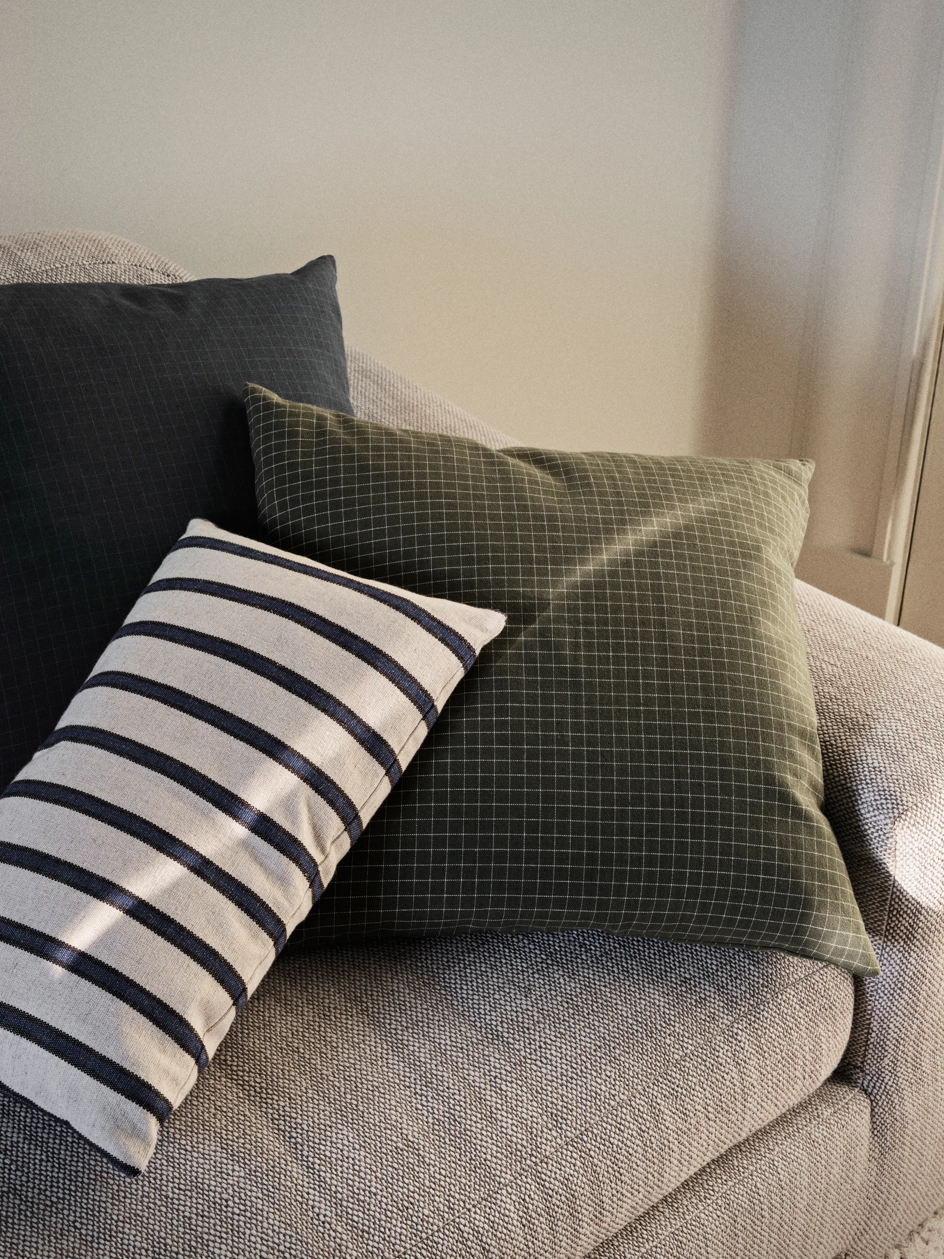 Capa de almofada Bodil 50x50 cm, Black-intense blue Broste Copenhagen