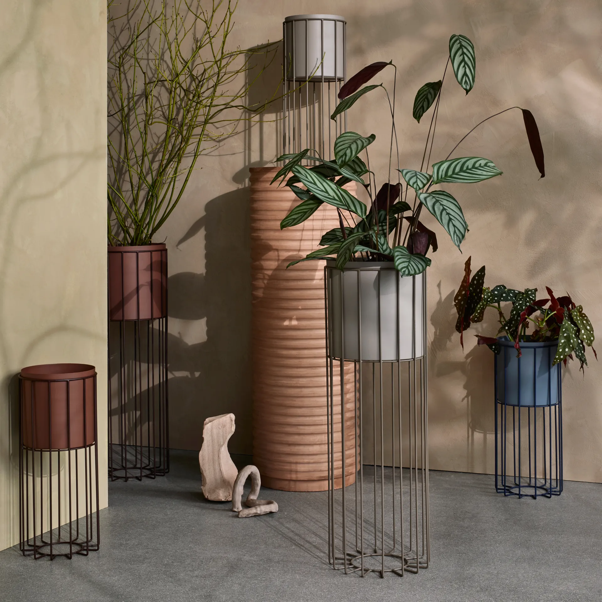 Pote de flores com suporte Fenja, 2 partes, Ø25 cm, simply taupe Broste Copenhagen