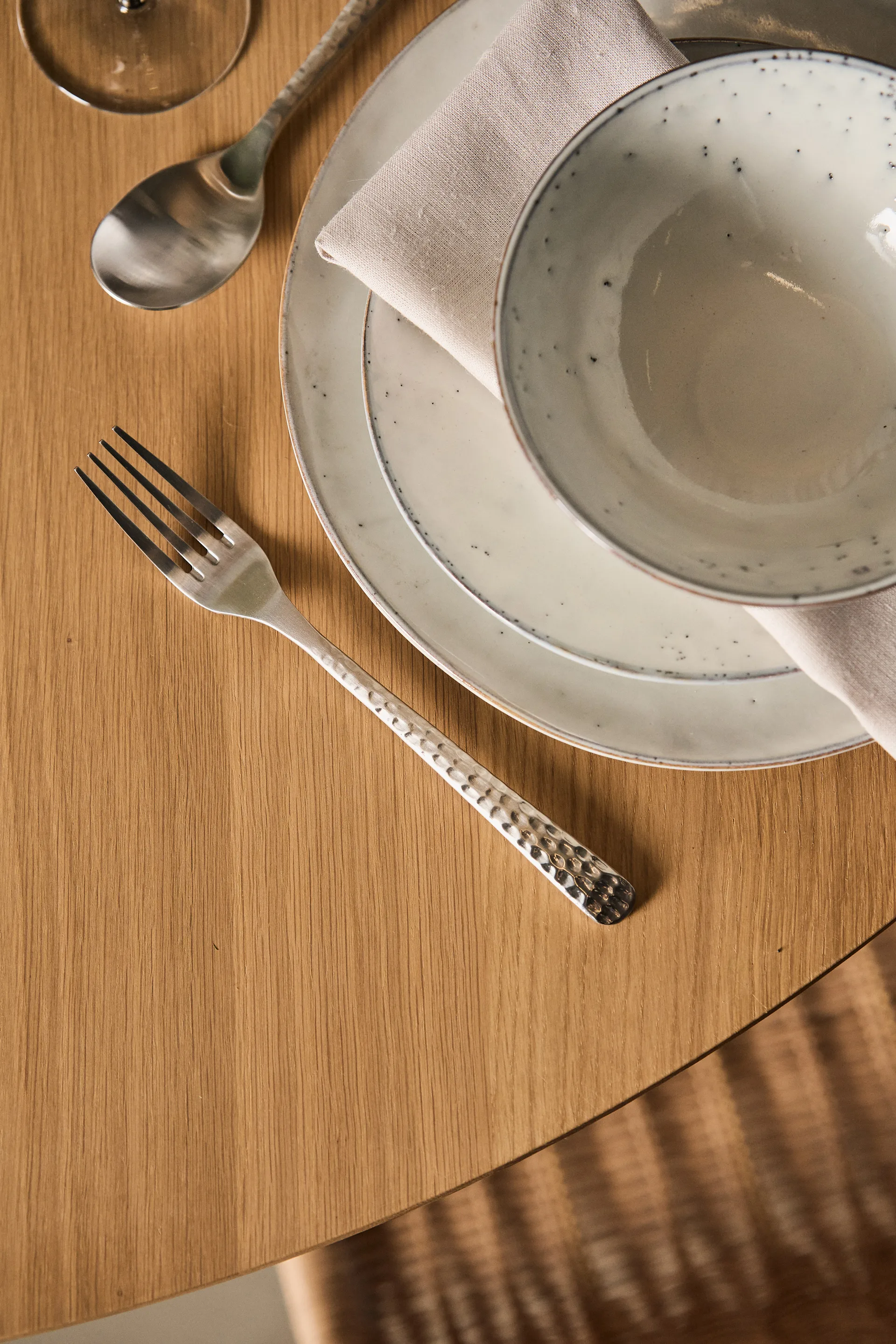 Talheres Hune, 16 peças, Brushed satin hammered Broste Copenhagen