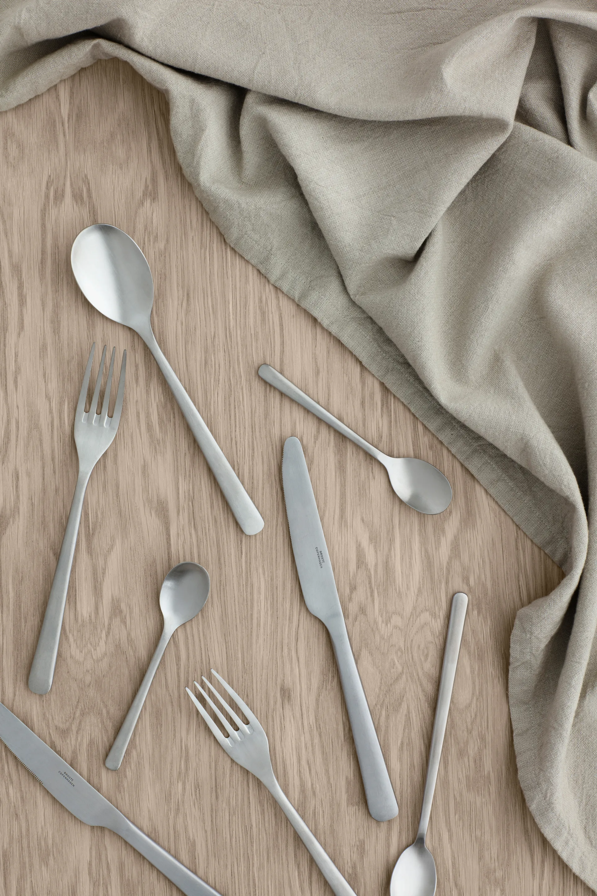 Talheres Hune, 16 peças, Brushed satin Broste Copenhagen