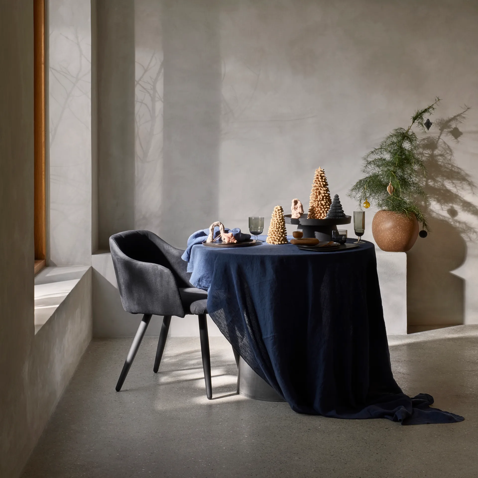 Toalha de mesa Gracie 160x300, azul escuro Broste Copenhagen