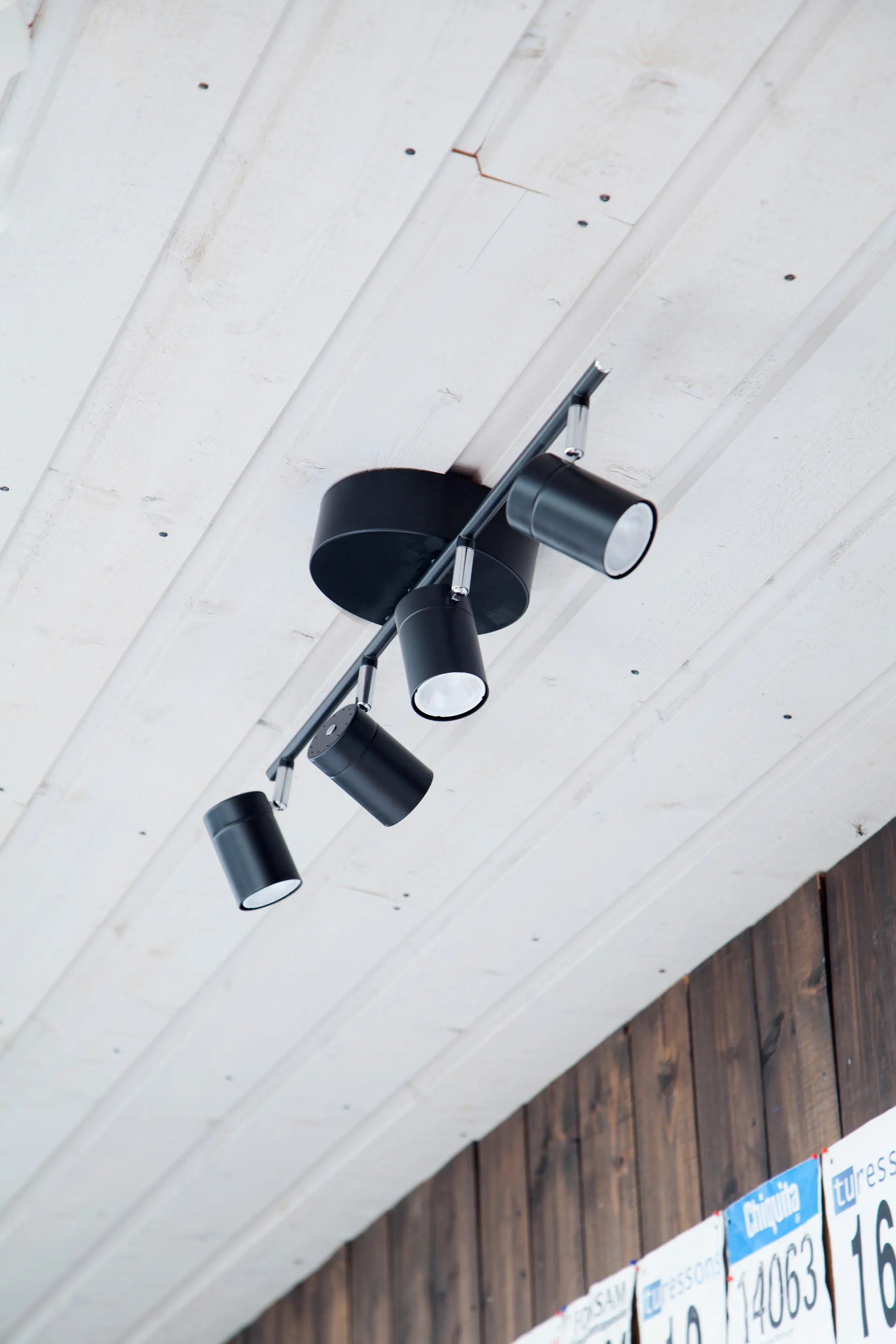 Candeeiro de focos de teto Correct 4, Preto By Rydéns