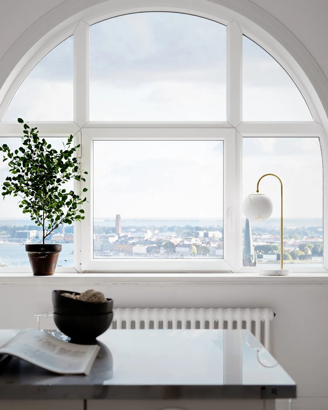 Candeeiro de mesa Bellagio 60 cm, Latão-branco By Rydéns