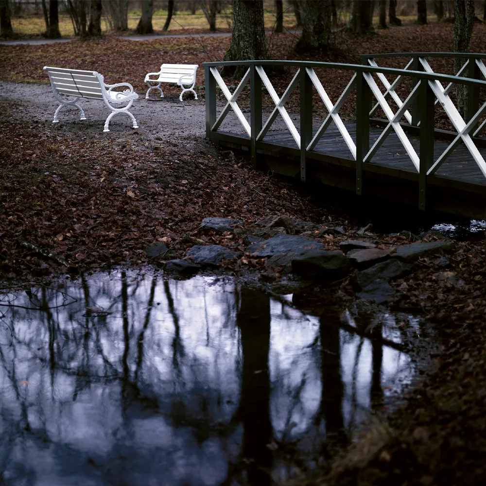 Sofá Byarum, Pinho marrom envernizado, estrutura de alumínio cru, 155 cm Byarums bruk