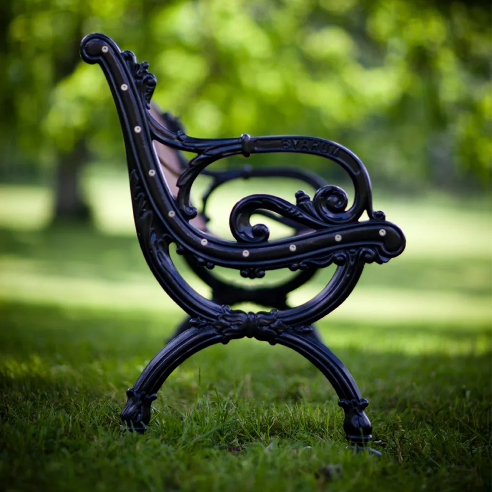 Sofá Byarum, Pinho marrom envernizado, estrutura de alumínio cru, 155 cm Byarums bruk