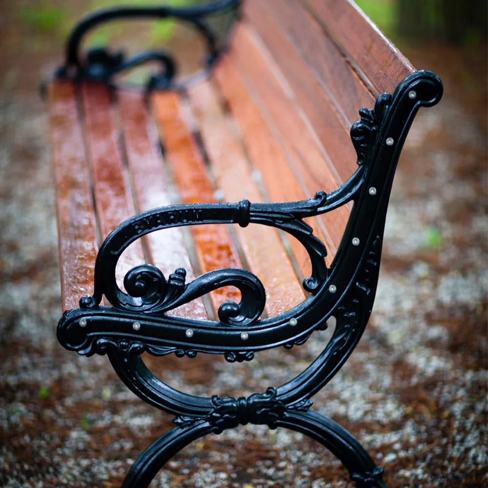 Sofá Byarum, Pinho marrom envernizado, estrutura de alumínio cru, 155 cm Byarums bruk