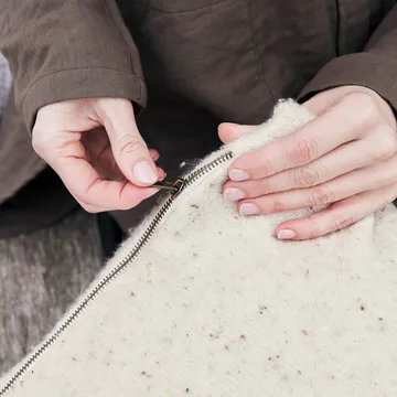 Fronha Ingeborg 50x50 cm - Haze - byNORD