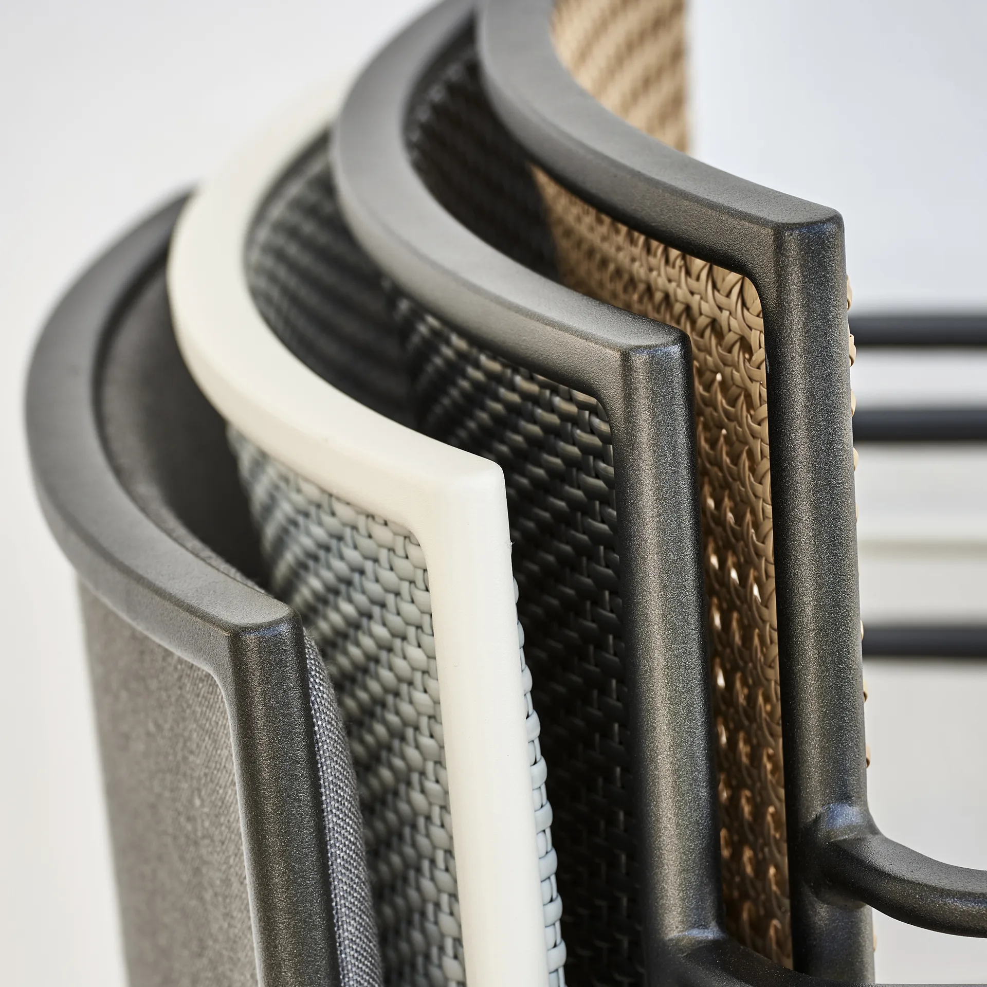 Cadeira de braços Less, Light grey Cane-line