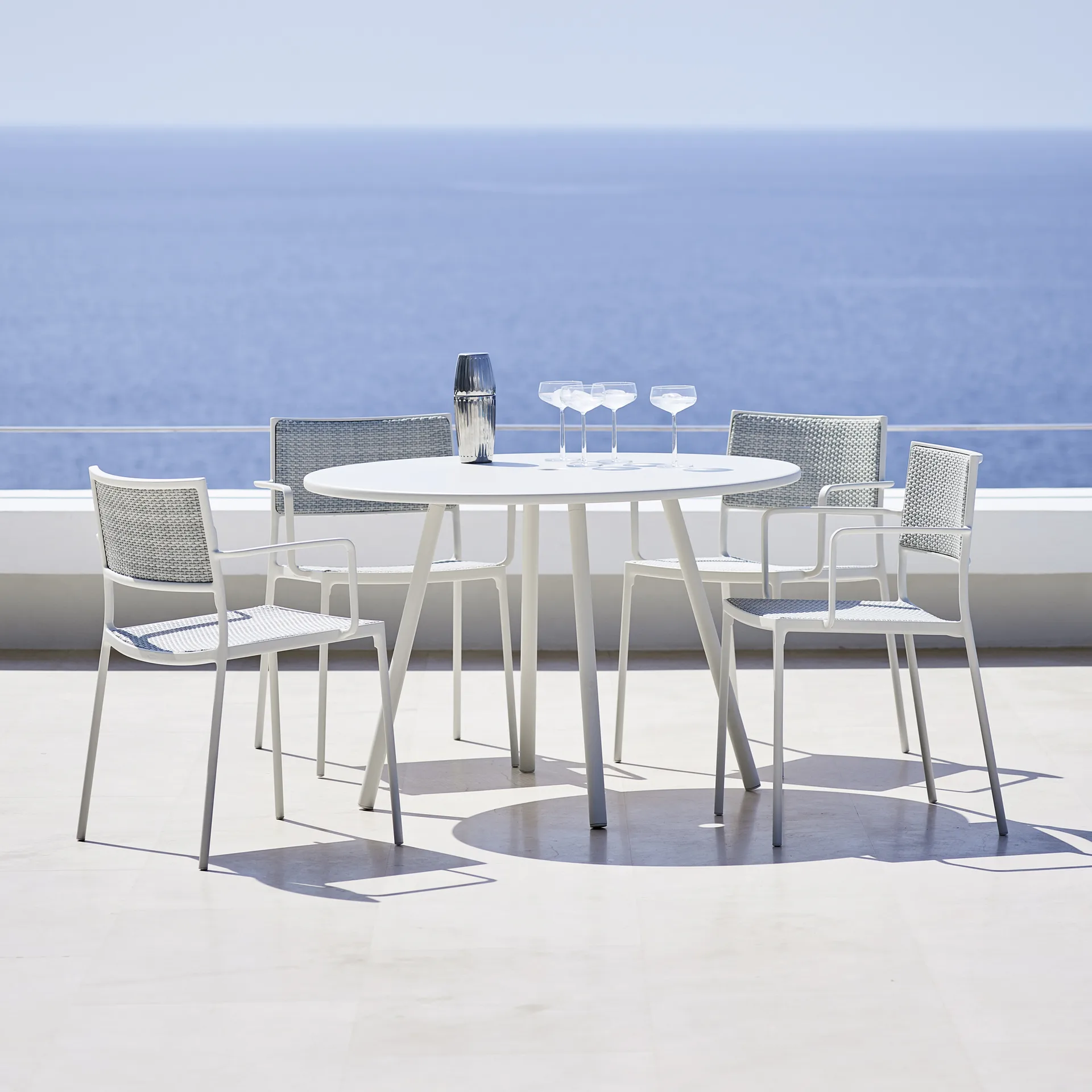 Cadeira de braços Less, Light grey Cane-line