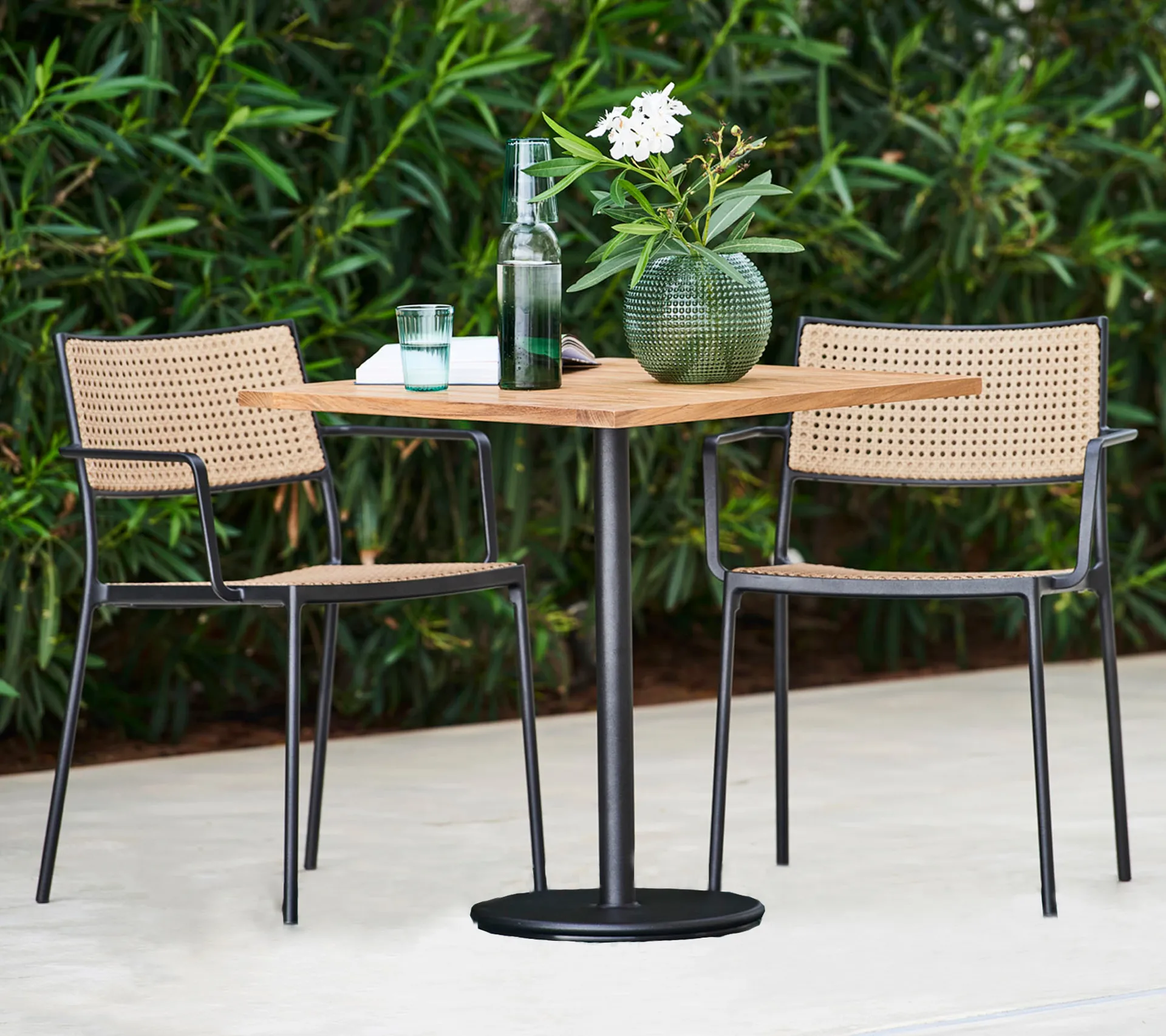 Mesa de café Go em teca 72x72 cm, Suporte lava grey Cane-line