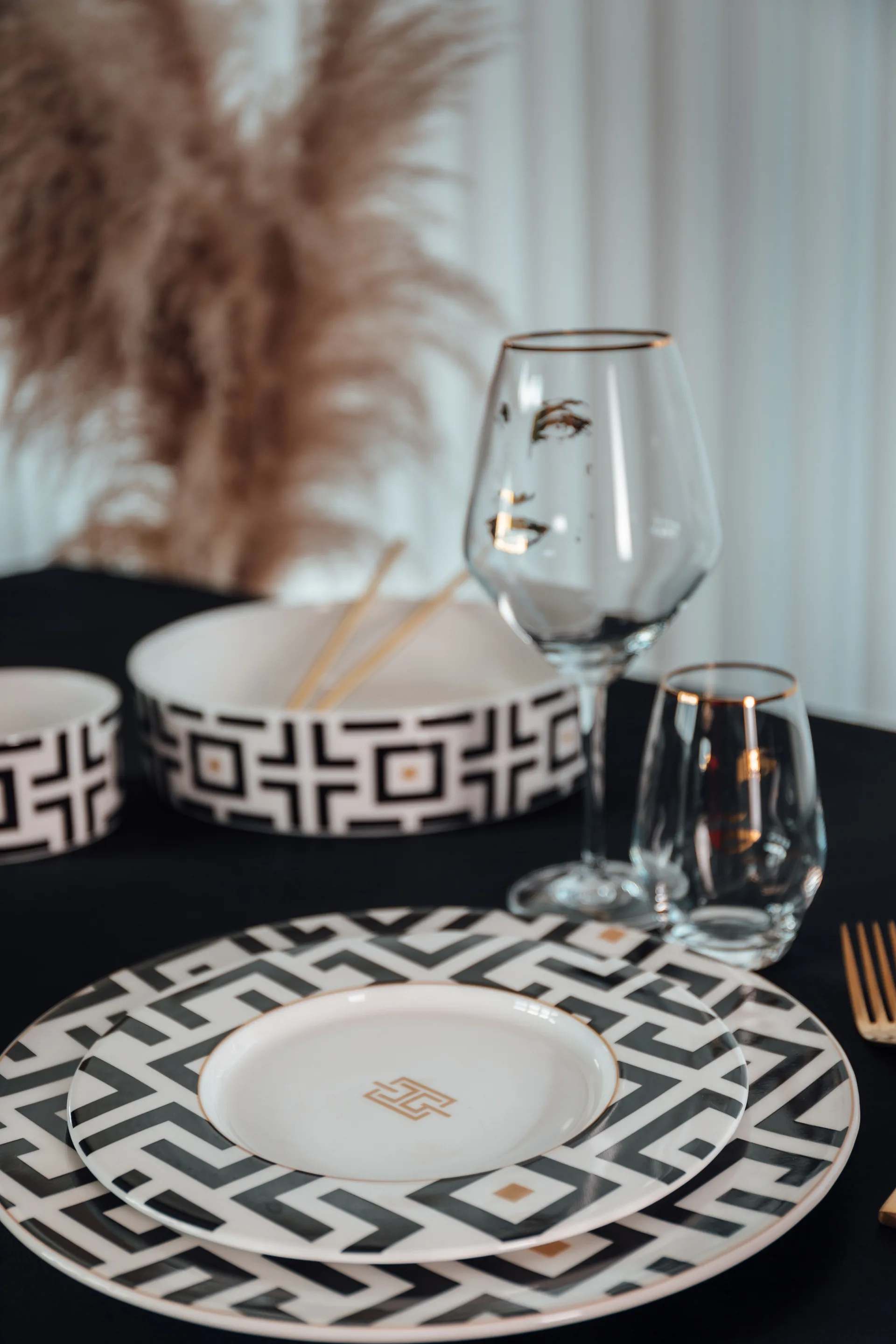 Prato DECO Ø29 cm, White-black Carolina Gynning