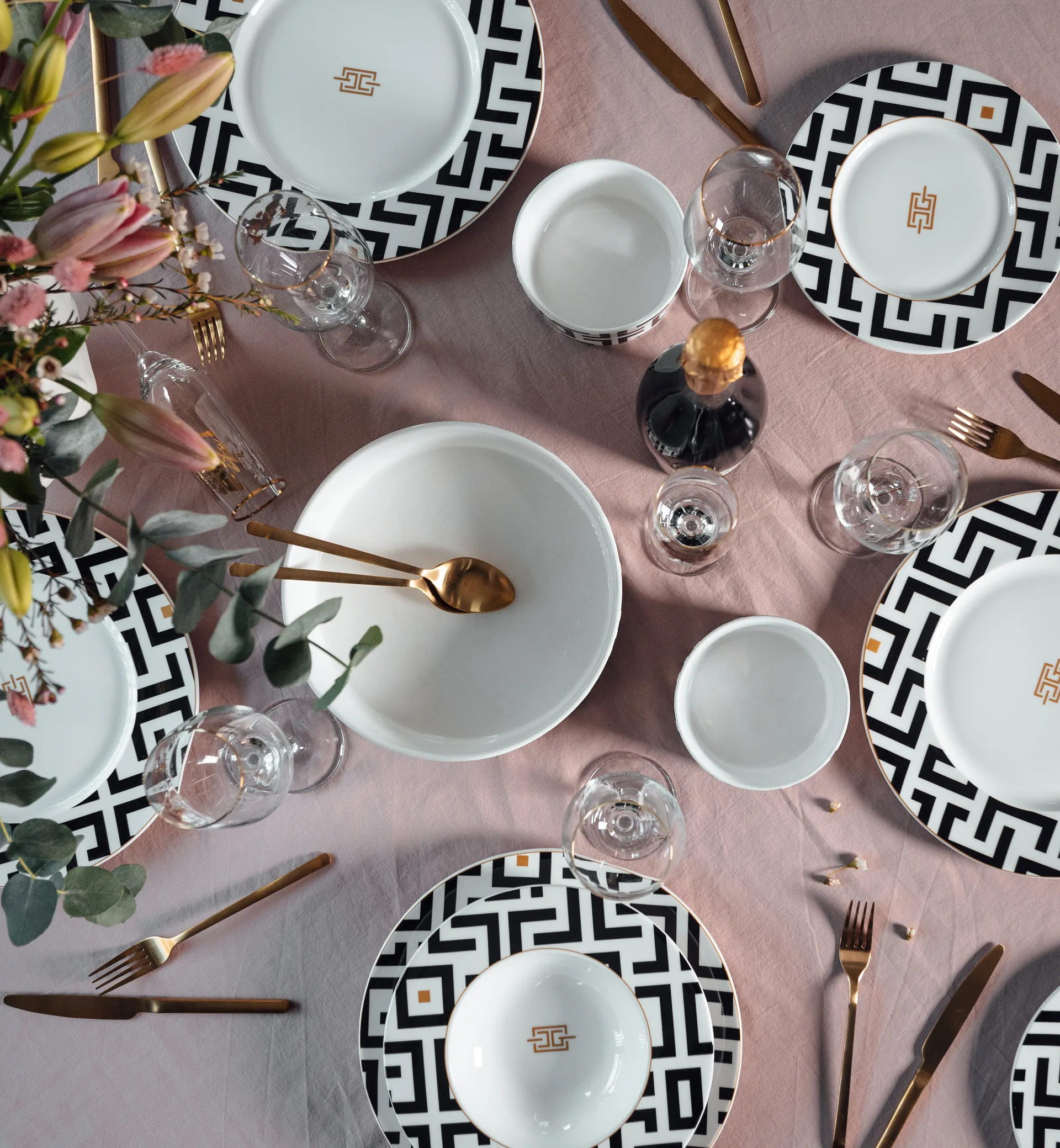 Prato DECO Ø29 cm, White-black Carolina Gynning