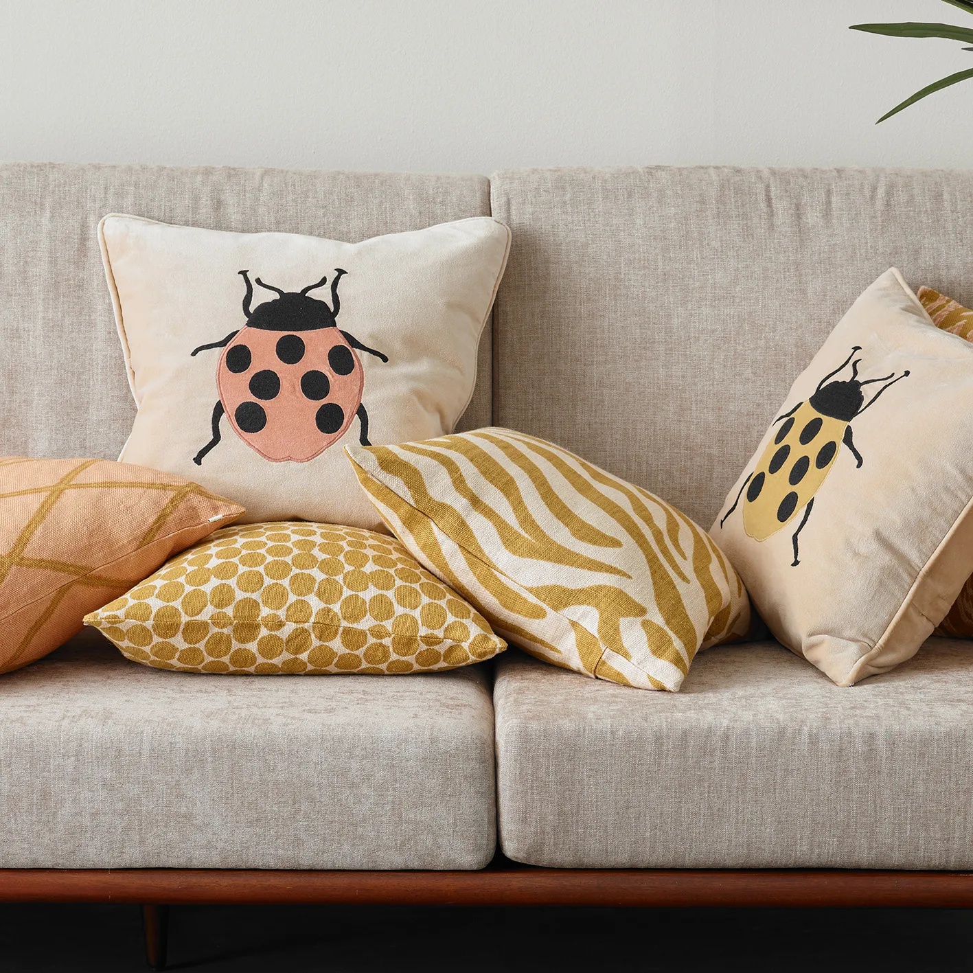 Capa de almofada Dot Ari 50x50 cm, spicy yellow Chhatwal & Jonsson