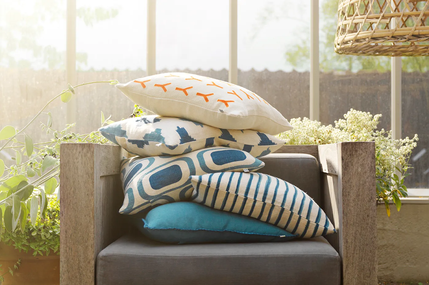 Ikat Agra fronha 50x50 cm, Azul céu- azul palácio Chhatwal & Jonsson