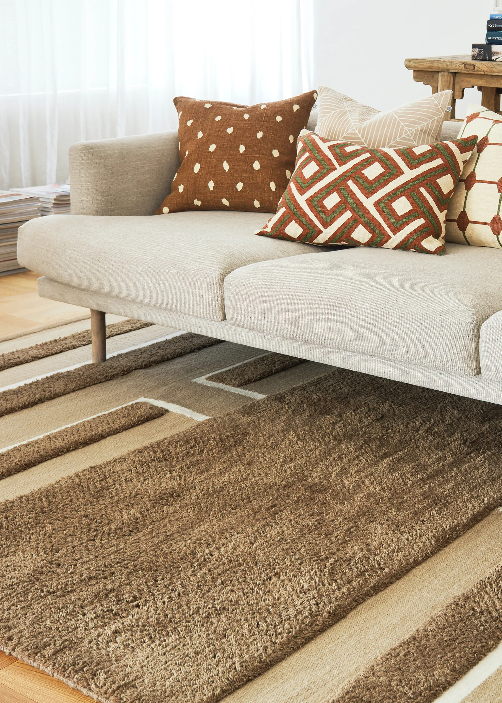 Tapete Veda 250x350 cm, Mocha bege off white Chhatwal & Jonsson