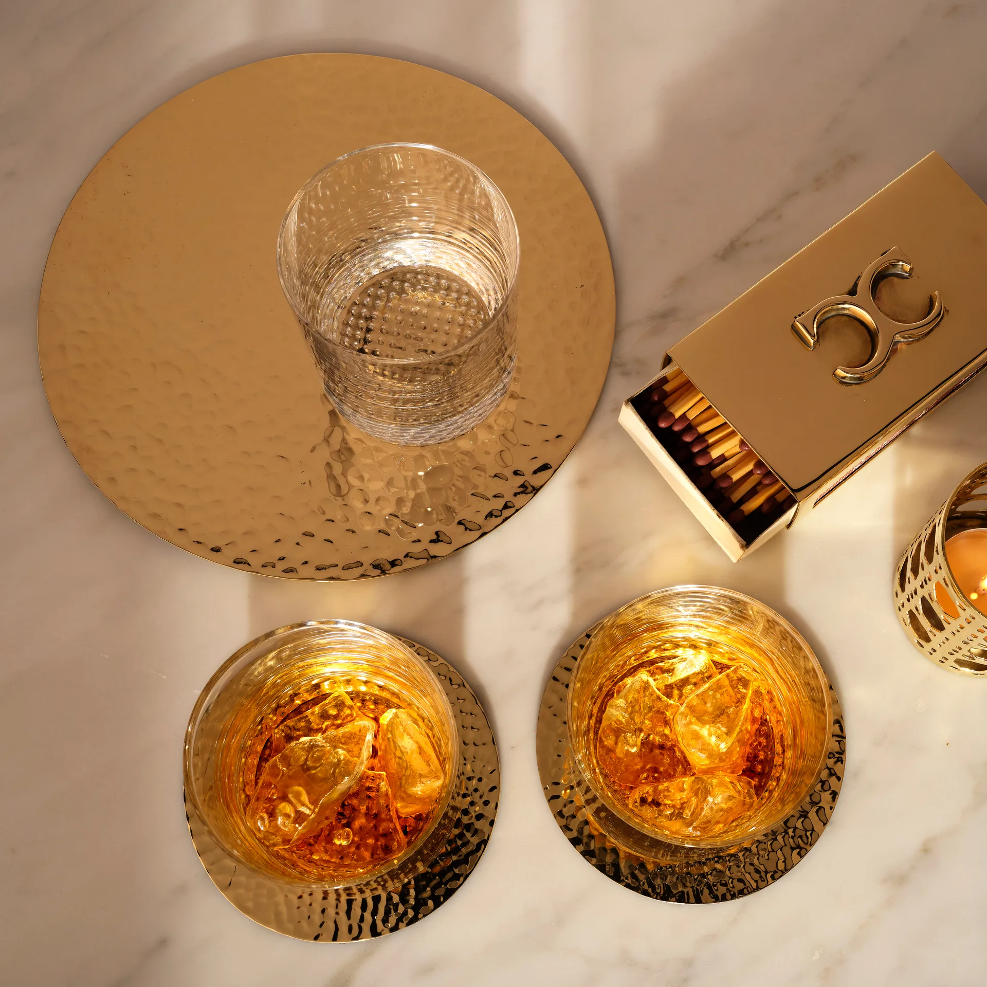 Base martelada Ø20 cm, latão Classic Collection