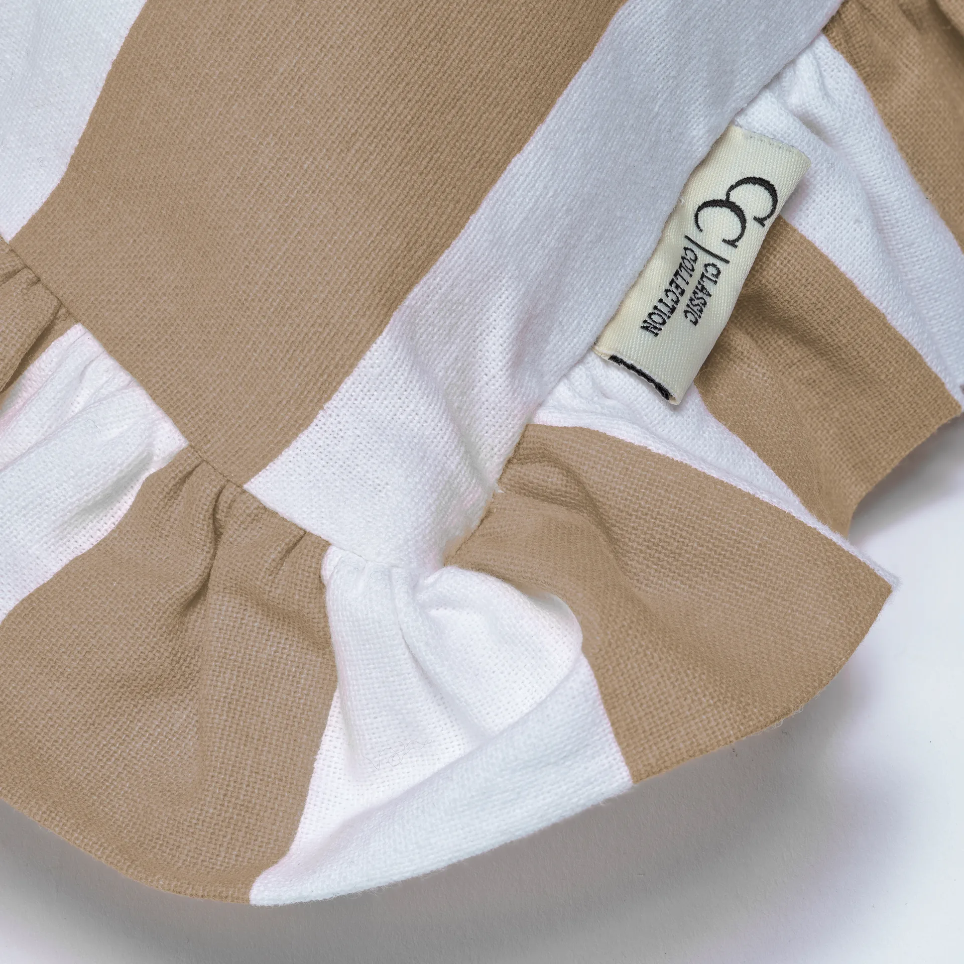 Ruffle Stripes capa de almofada 50x50 cm, Bege Classic Collection