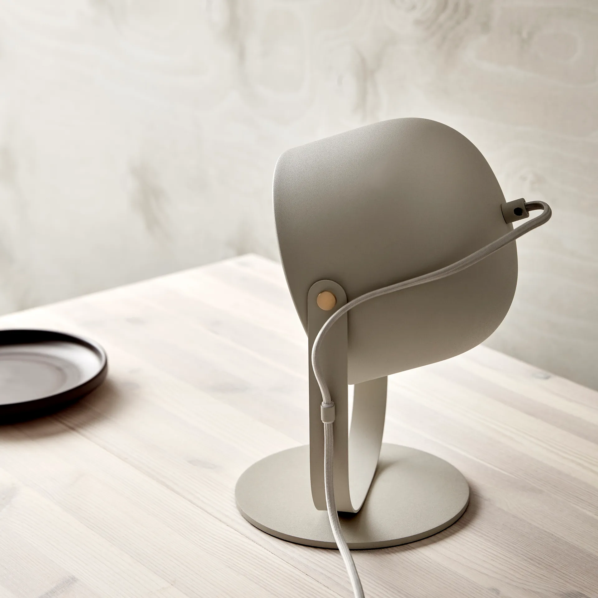 Candeeiro de mesa Svejk 18 , Bege-latão CO Bankeryd