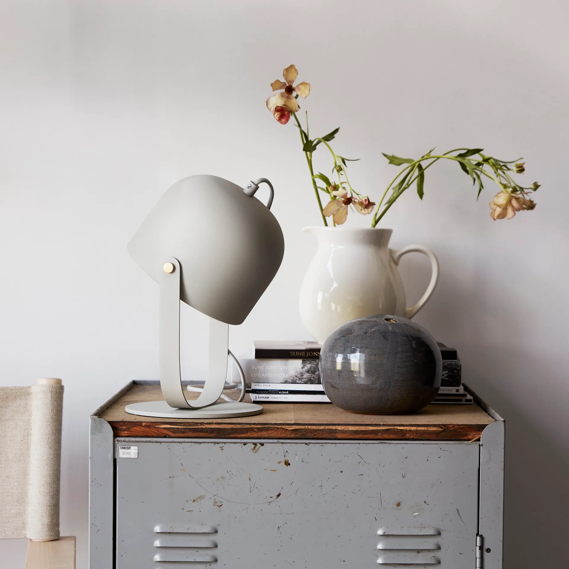 Candeeiro de mesa Svejk 18 , Bege-latão CO Bankeryd