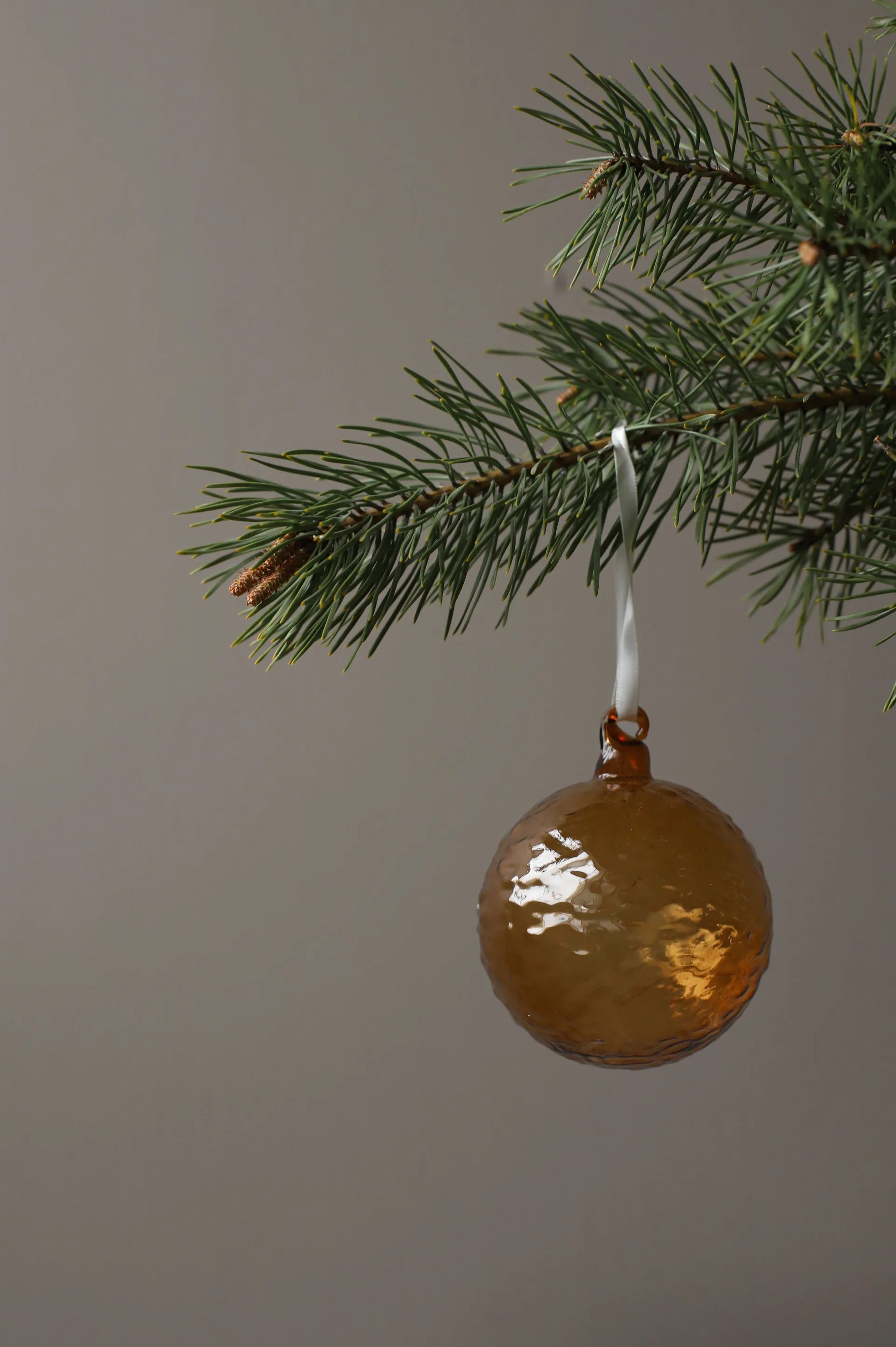 Bola de Natal Gry Marble Ø8 cm, Cognac Cooee Design