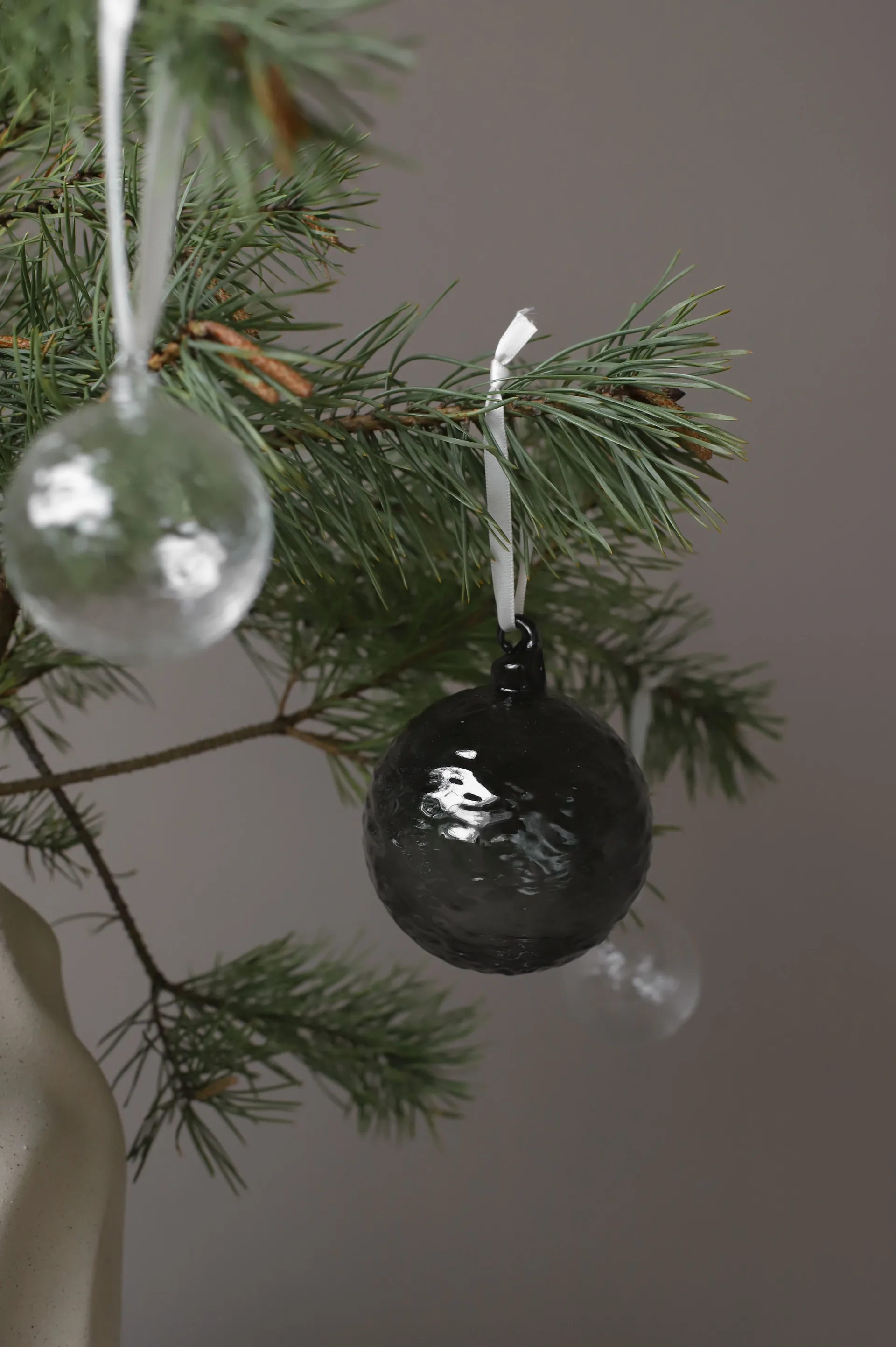 Bola de Natal Gry Marble Ø8 cm, Smoke Cooee Design
