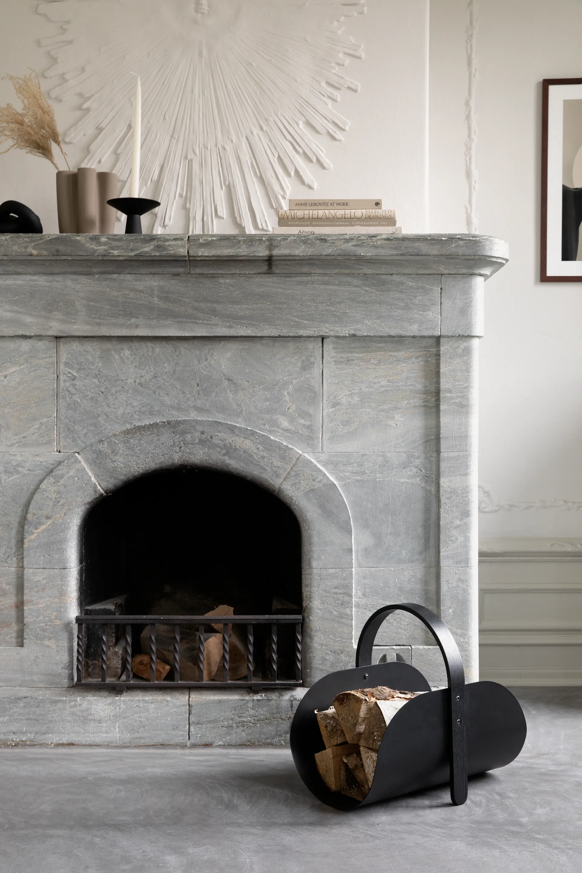 Cesto de madeira Woody, Carvalho tingido preto Cooee Design