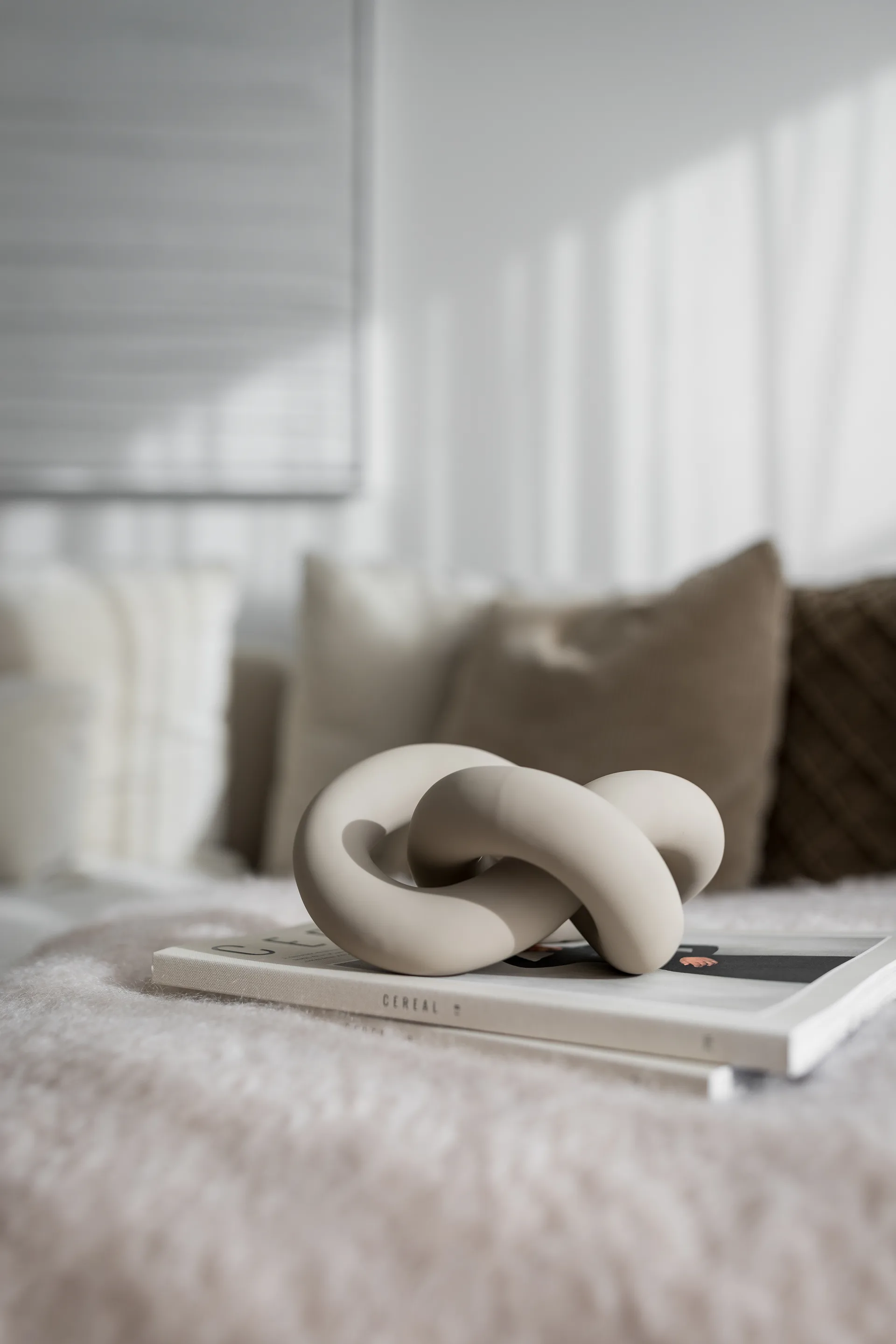 Decoração grande Knot Table, areia Cooee Design